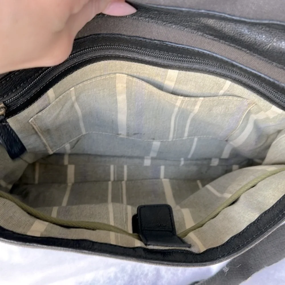 HIDESIGN YORUK 01 MESSENGER BAG in black